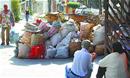 Lixo se acumula nas  calçadas de Diadema