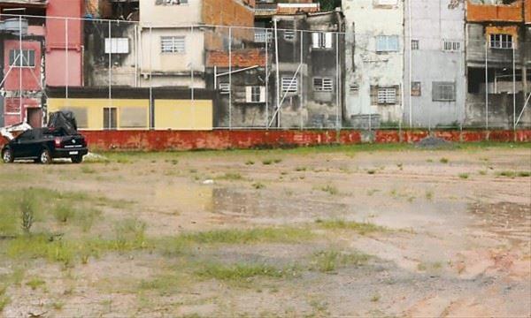Revitalização no Campo Ferrazópolis tem previsão de entrega de até 30 dias (Foto: Claudinei Plaza/DGABC) 