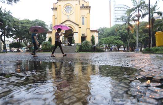 Previsão é de que chuva continue até o fim do Verão com chuvas a partir do meio da tarde (Foto: Claudinei Plaza/DGABC) 