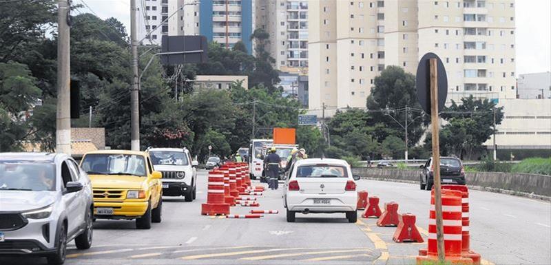 Primeira intervenção na Avenida da cidade do Grande ABC ocorre em 200 metros, segundo projeto de execução do BRT (Foto: André Henriques/DGABC)