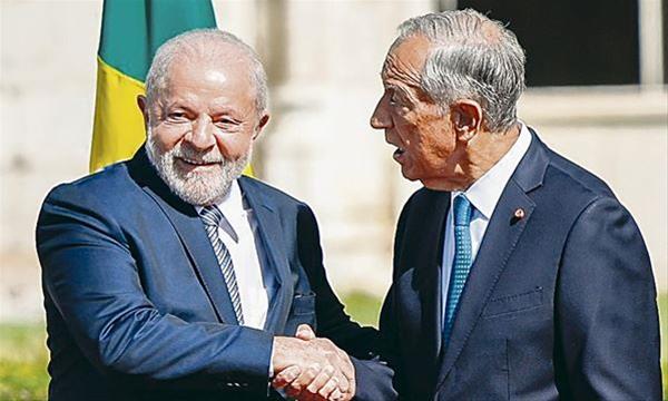 Lula cumprimenta colega português, Marcelo Rebelo de Sousa (Foto: Ricardo Stuckert/PR)