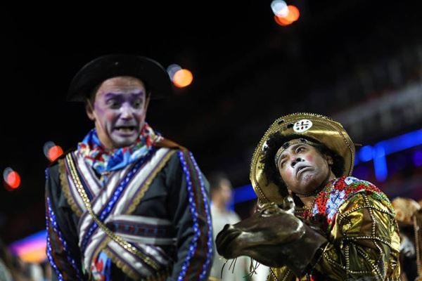 Desfile Imperatriz Leopoldinense (Foto: Ricardo Moraes/Reuters) Diário do Grande ABC - Notícias e informações do Grande ABC: Santo André, São Bernardo, São Caetano, Diadema, Mauá, Ribeirão Pires e Rio Grande da Serra