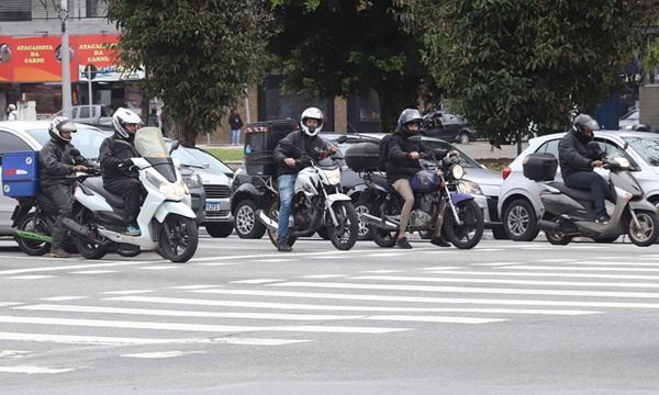 Motociclistas seguem sendo as maiores vítimas do trânsito; no semestre, 42 pessoas perderam a vida em motos, somente em junho foram 12 óbitos (FOTO: Claudinei Plaza/DGABC) Diário do Grande ABC - Notícias e informações do Grande ABC: Santo André, São Bernardo, São Caetano, Diadema, Mauá, Ribeirão Pires e Rio Grande da Serra