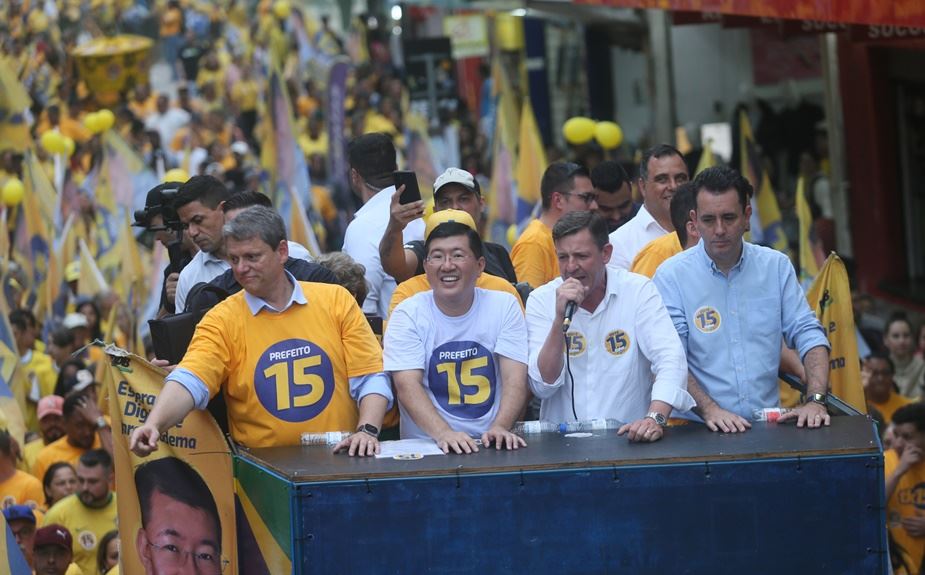 Taka tem apoio d enomes como Tarcísio de Freitas, Orlando Morando e Paulo Serra (FOTO: Celso Luiz/DGABC) Diário do Grande ABC - Notícias e informações do Grande ABC: Santo André, São Bernardo, São Caetano, Diadema, Mauá, Ribeirão Pires e Rio Grande da Serra