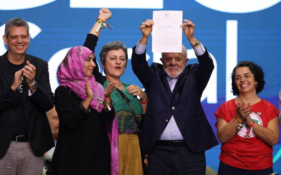 O presidente do Brasil, Luís Inácio Lula da Silva durante ato de entrega do documento final da cúpula do G20 Social, no Boulevard Olímpico na zona portuária da capital fluminense (Foto: Tomaz Silva/Agência Brasil) Diário do Grande ABC - Notícias e informações do Grande ABC: Santo André, São Bernardo, São Caetano, Diadema, Mauá, Ribeirão Pires e Rio Grande da Serra