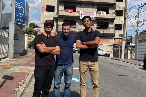 Foto: Repodrução/Instagram - Rafael Macris, Arthur do Val e Pedro Umbelino foram até o edifício invadido Diário do Grande ABC - Notícias e informações do Grande ABC: Santo André, São Bernardo, São Caetano, Diadema, Mauá, Ribeirão Pires e Rio Grande da Serra