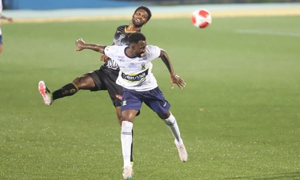 Jogo foi de disputa intensa em Santo André (FOTO: Claudinei Plaza) Diário do Grande ABC - Notícias e informações do Grande ABC: Santo André, São Bernardo, São Caetano, Diadema, Mauá, Ribeirão Pires e Rio Grande da Serra