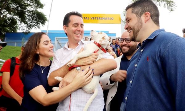 Prefeito Paulo Serra, deputada estadual Ana Carolina Serra e secretário de Saúde Gilvan Júnir na inauguração (FOTO: Claudinei Plaza) Diário do Grande ABC - Notícias e informações do Grande ABC: Santo André, São Bernardo, São Caetano, Diadema, Mauá, Ribeirão Pires e Rio Grande da Serra