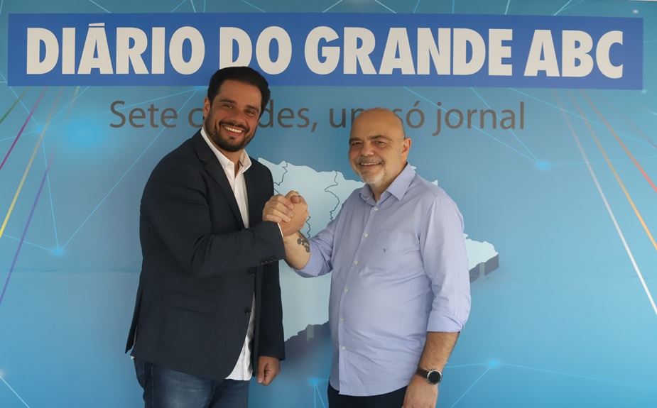 Fabio Palacio (esq.) junto a Mario Bohm, em visita ao Diário (FOTO: André Henriques) Diário do Grande ABC - Notícias e informações do Grande ABC: Santo André, São Bernardo, São Caetano, Diadema, Mauá, Ribeirão Pires e Rio Grande da Serra