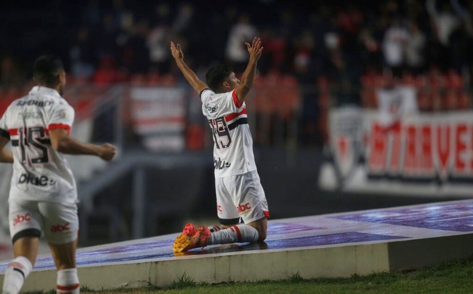 Willian Gomes comemora um dos gols (FOTO: Paulo Pinto/saopaulofc) Diário do Grande ABC - Notícias e informações do Grande ABC: Santo André, São Bernardo, São Caetano, Diadema, Mauá, Ribeirão Pires e Rio Grande da Serra