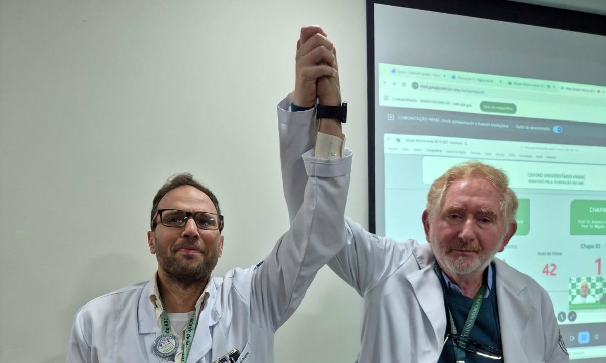 Fernando Fonseca e David Feder celebram o resultado da eleição FOTO: Divulgação Diário do Grande ABC - Notícias e informações do Grande ABC: Santo André, São Bernardo, São Caetano, Diadema, Mauá, Ribeirão Pires e Rio Grande da Serra