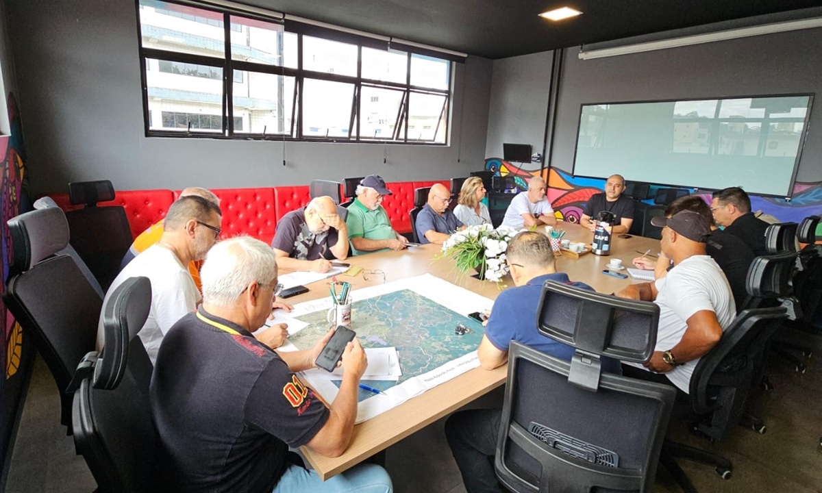 Prefeito se reuniu com equipes municipais (FOTO: Divulgação) Diário do Grande ABC - Notícias e informações do Grande ABC: Santo André, São Bernardo, São Caetano, Diadema, Mauá, Ribeirão Pires e Rio Grande da Serra