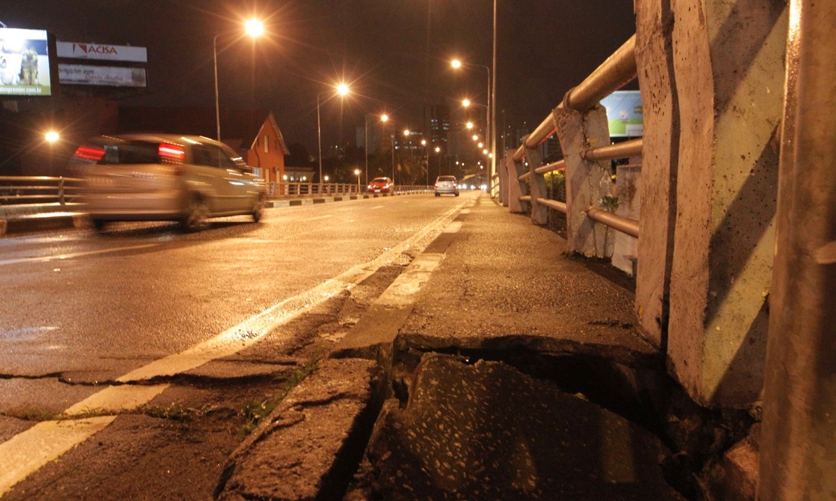 Viaduto Acisa foi o ponto onde suspeito jogou a pedra (FOTO: Denis Maciel/Banco de Dados) Diário do Grande ABC - Notícias e informações do Grande ABC: Santo André, São Bernardo, São Caetano, Diadema, Mauá, Ribeirão Pires e Rio Grande da Serra