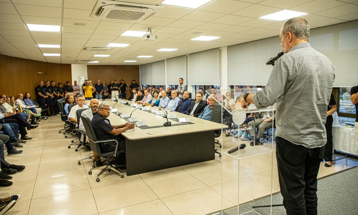 Prefeito de São Caetano empossou os novos representantes (FOTO: Gabriela Gonçalves/PMSCS) Diário do Grande ABC - Notícias e informações do Grande ABC: Santo André, São Bernardo, São Caetano, Diadema, Mauá, Ribeirão Pires e Rio Grande da Serra