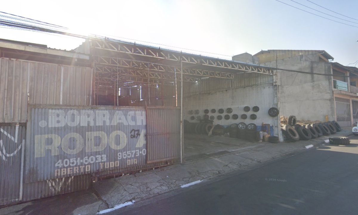 Incêndio destrói caminhões em borracharia de Diadema - 23/05/2025 ...