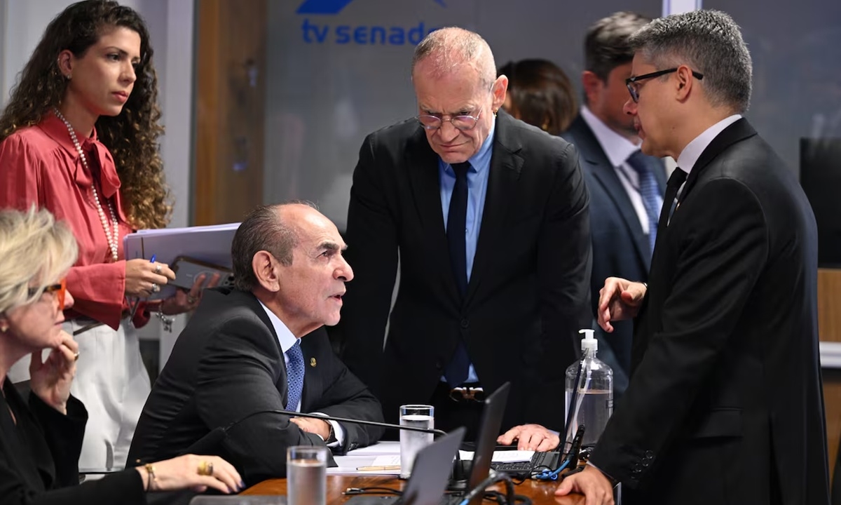 O relator, senador Marcelo Castro, sentado (FOTO: Edilson Rodrigues/Agência Senado) Diário do Grande ABC - Notícias e informações do Grande ABC: Santo André, São Bernardo, São Caetano, Diadema, Mauá, Ribeirão Pires e Rio Grande da Serra