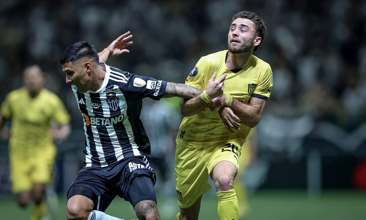 Pedro Milans, na direita (FOTO: Pedro Souza/Atlético Mineiro) Diário do Grande ABC - Notícias e informações do Grande ABC: Santo André, São Bernardo, São Caetano, Diadema, Mauá, Ribeirão Pires e Rio Grande da Serra