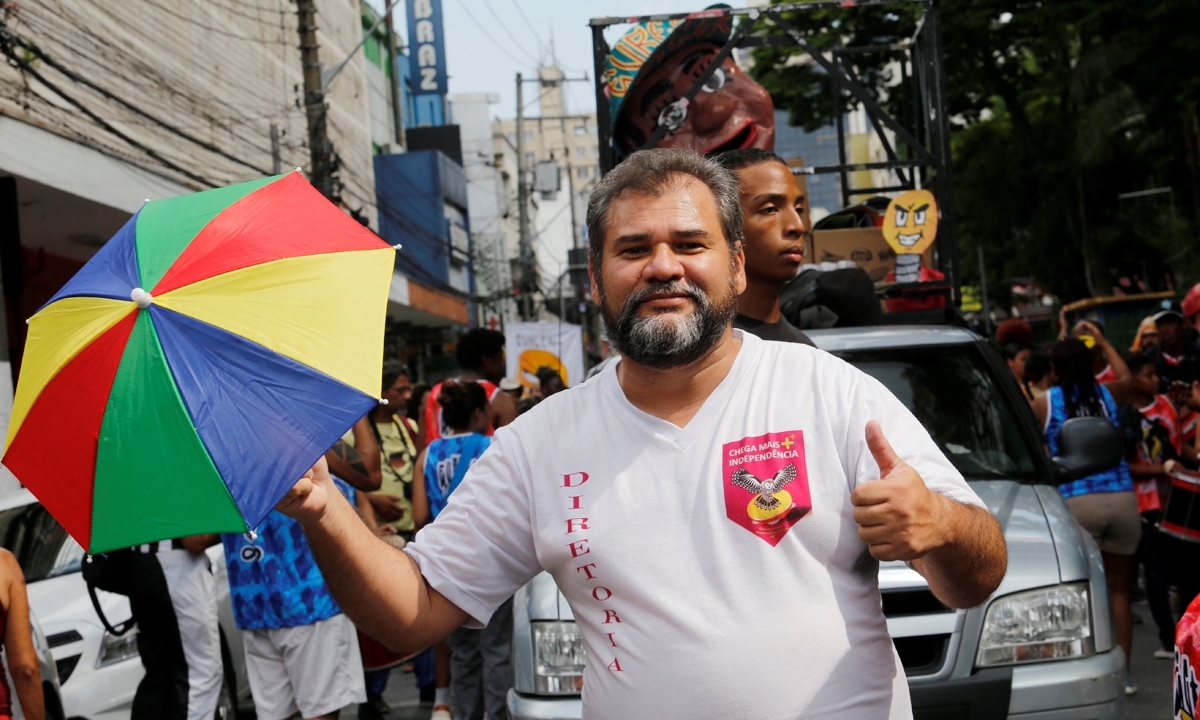 Professor Davidson Ribeiro, 50 anos, integra o Bloco Embaixadores da Maloca do Barbosa. Foto: Nario Barbosa/DGABC Diário do Grande ABC - Notícias e informações do Grande ABC: Santo André, São Bernardo, São Caetano, Diadema, Mauá, Ribeirão Pires e Rio Grande da Serra