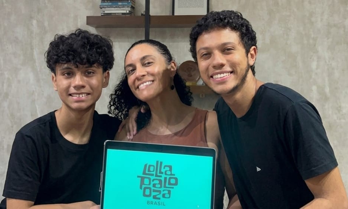 A mãe, Renata Garcia, ao lado dos filhos, o caçula Arthur Daniel Oliveira <EM> (à esq.) e Gabriel de Luca; expectativa é assistir ao show no domingo (22) do rapper norte-americano Tyler, the Creator (FOTO: Reprodução) Diário do Grande ABC - Notícias e informações do Grande ABC: Santo André, São Bernardo, São Caetano, Diadema, Mauá, Ribeirão Pires e Rio Grande da Serra