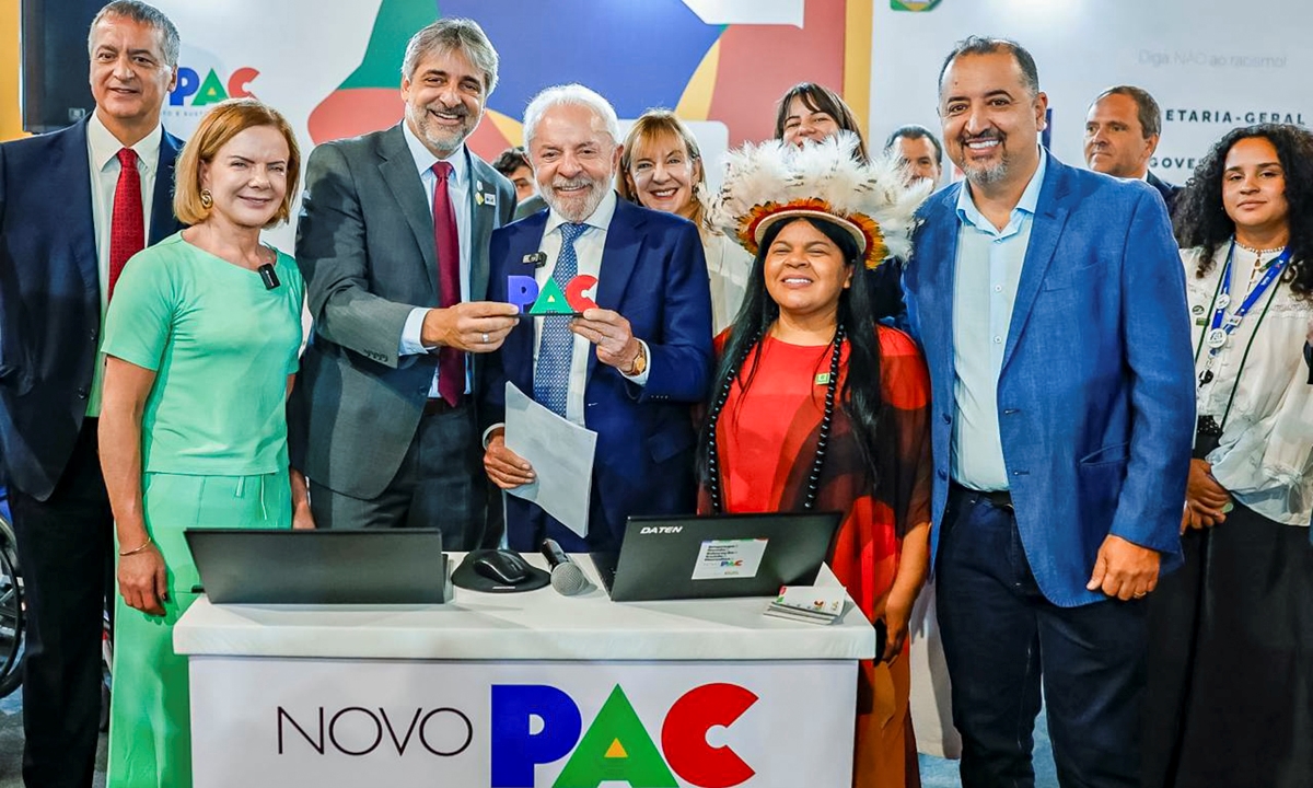 Oliveira (dir.) participou do evento com Lula (centro) (FOTO: Ricardo Stuckert/PR) Diário do Grande ABC - Notícias e informações do Grande ABC: Santo André, São Bernardo, São Caetano, Diadema, Mauá, Ribeirão Pires e Rio Grande da Serra