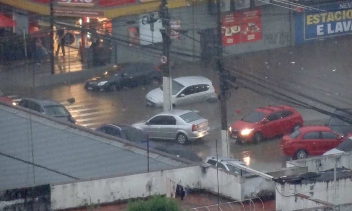 Chuva de São Bernardo no último sábado (FOTO: Reprodução) Diário do Grande ABC - Notícias e informações do Grande ABC: Santo André, São Bernardo, São Caetano, Diadema, Mauá, Ribeirão Pires e Rio Grande da Serra
