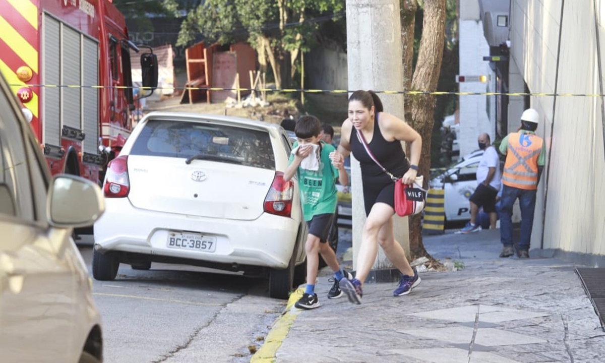Margarete do Carmo, 44, e seu filho, Miguel do Carmo, 11 (FOTO: Claudinei Plaza/DGABC) Diário do Grande ABC - Notícias e informações do Grande ABC: Santo André, São Bernardo, São Caetano, Diadema, Mauá, Ribeirão Pires e Rio Grande da Serra