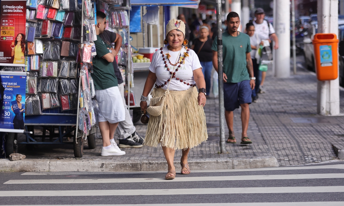 Delma Lima, hoje com 64 anos, precisou se adaptar sozinha, aos 11, à vida intensa de São Bernardo FOTO: Celso Luiz/DGABC Diário do Grande ABC - Notícias e informações do Grande ABC: Santo André, São Bernardo, São Caetano, Diadema, Mauá, Ribeirão Pires e Rio Grande da Serra