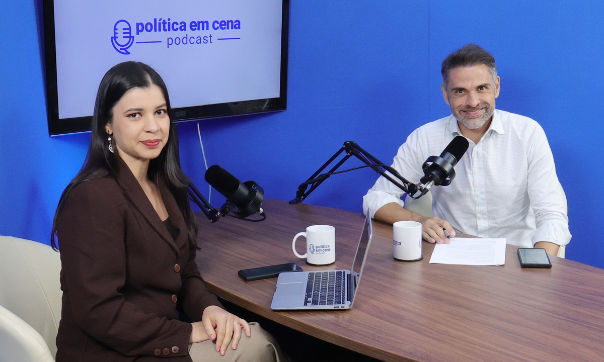 Marcela Vasconcelos entrevistou Pery Cartola nesta quarta (FOTO: Celso Luiz) Diário do Grande ABC - Notícias e informações do Grande ABC: Santo André, São Bernardo, São Caetano, Diadema, Mauá, Ribeirão Pires e Rio Grande da Serra