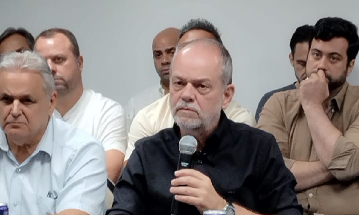 Tite com vereadores da cidade (FOTO: Celso Luiz/DGABC) Diário do Grande ABC - Notícias e informações do Grande ABC: Santo André, São Bernardo, São Caetano, Diadema, Mauá, Ribeirão Pires e Rio Grande da Serra